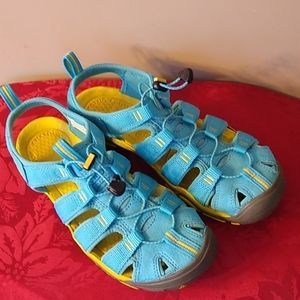 Ladies sandals Keen size 8